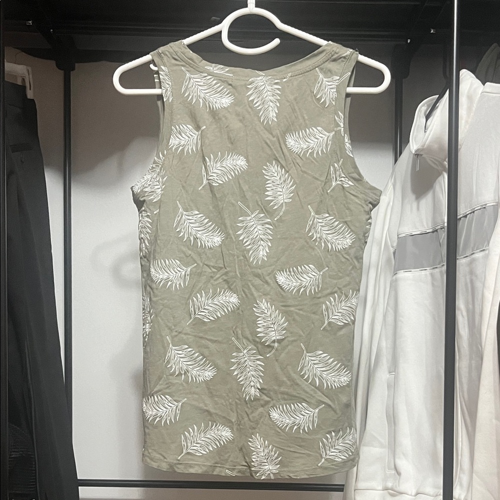 C.C Women's Sage Green Leaf Pattern Tank Top - Picture 4 of 5